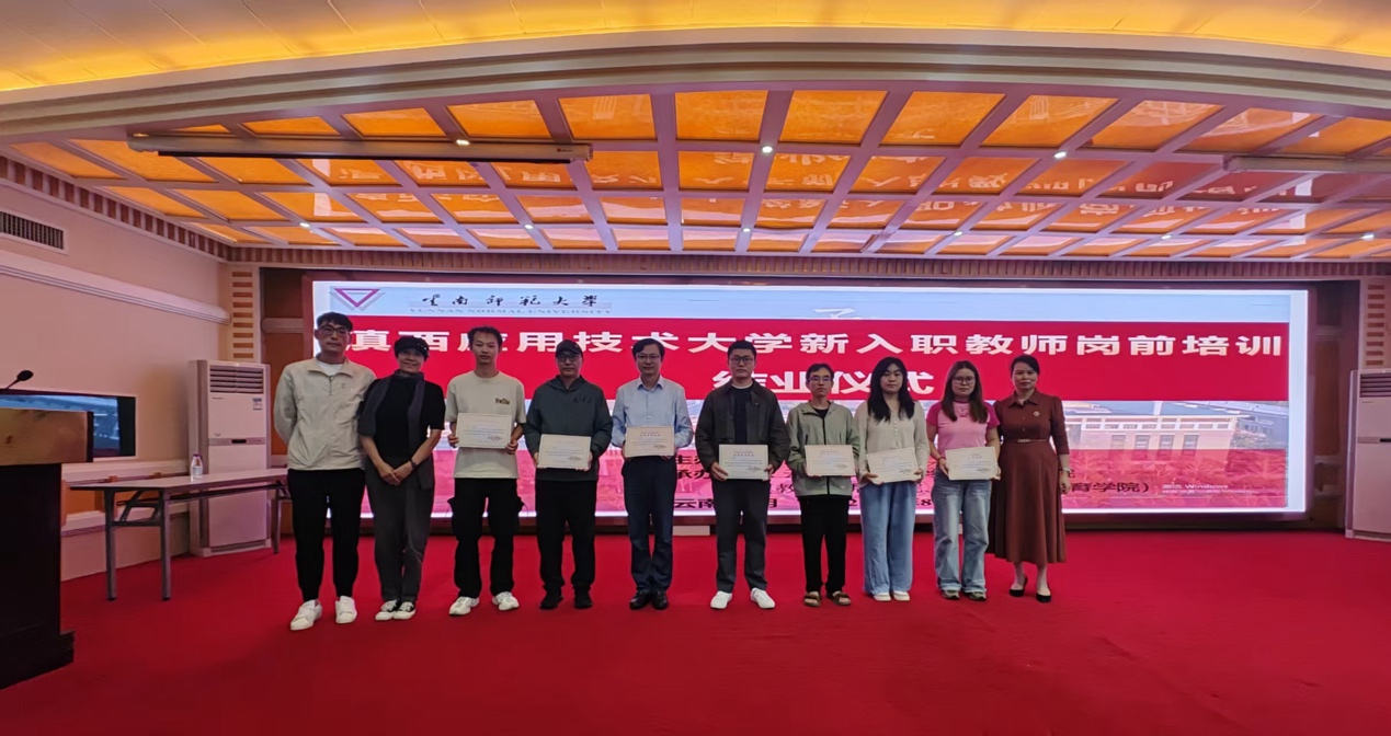 大厅里站着一群人 AI 生成的内容可能不正确。